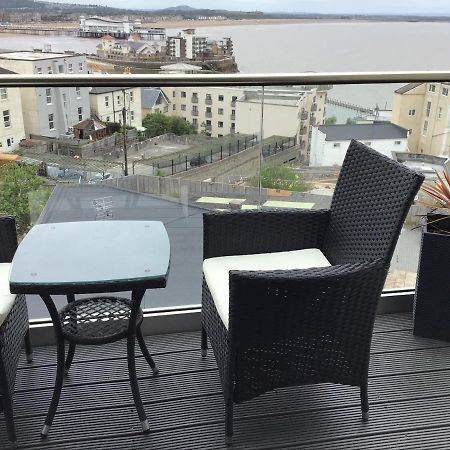 Modern Apartment With Stunning Sea View Weston-super-Mare Bagian luar foto