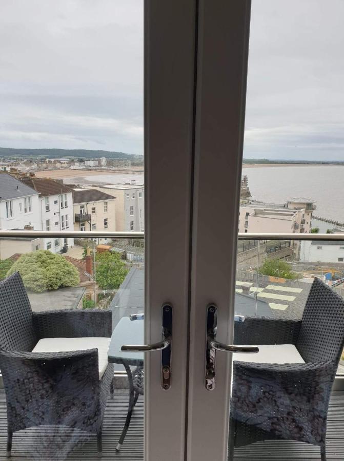 Modern Apartment With Stunning Sea View Weston-super-Mare Bagian luar foto