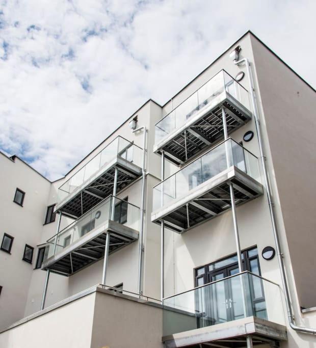 Modern Apartment With Stunning Sea View Weston-super-Mare Bagian luar foto