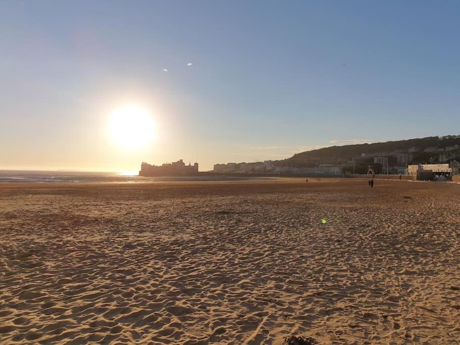 Modern Apartment With Stunning Sea View Weston-super-Mare Bagian luar foto